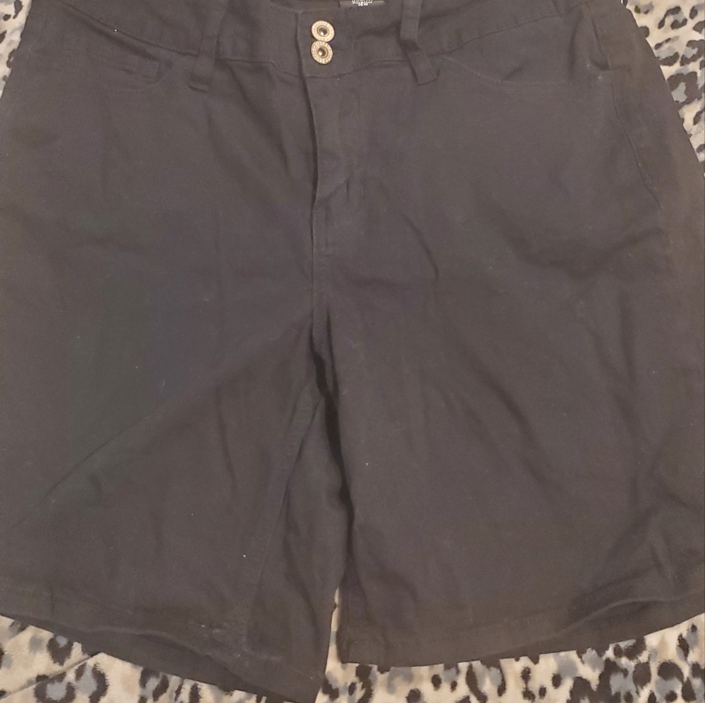 hydraulic NOKITA CURVY BLACK DENIM SHORTS. HYDRAULIC. SZ 16W EXCELLENT